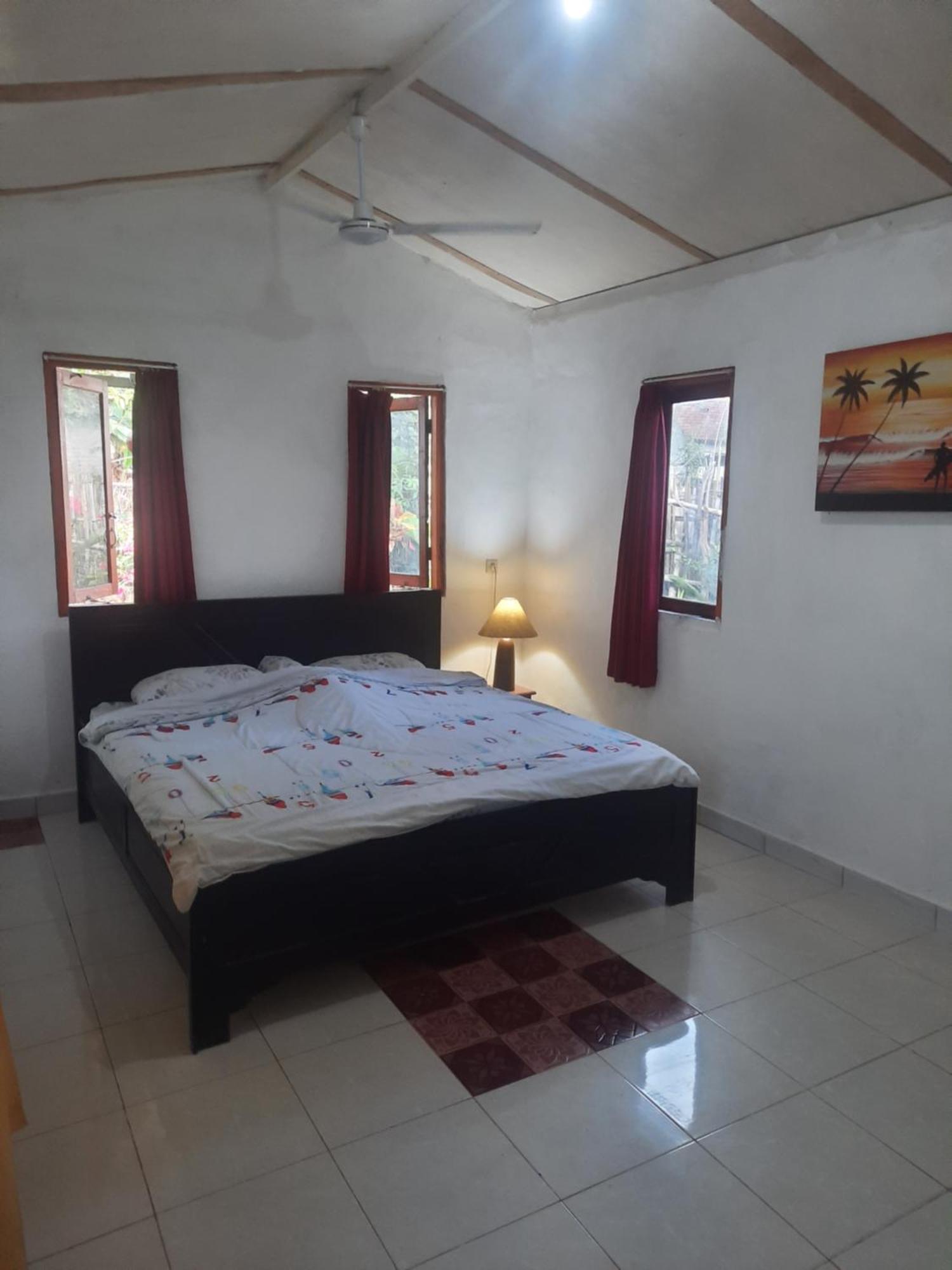 Red Beach Homestay Pasanggaran Habitación foto