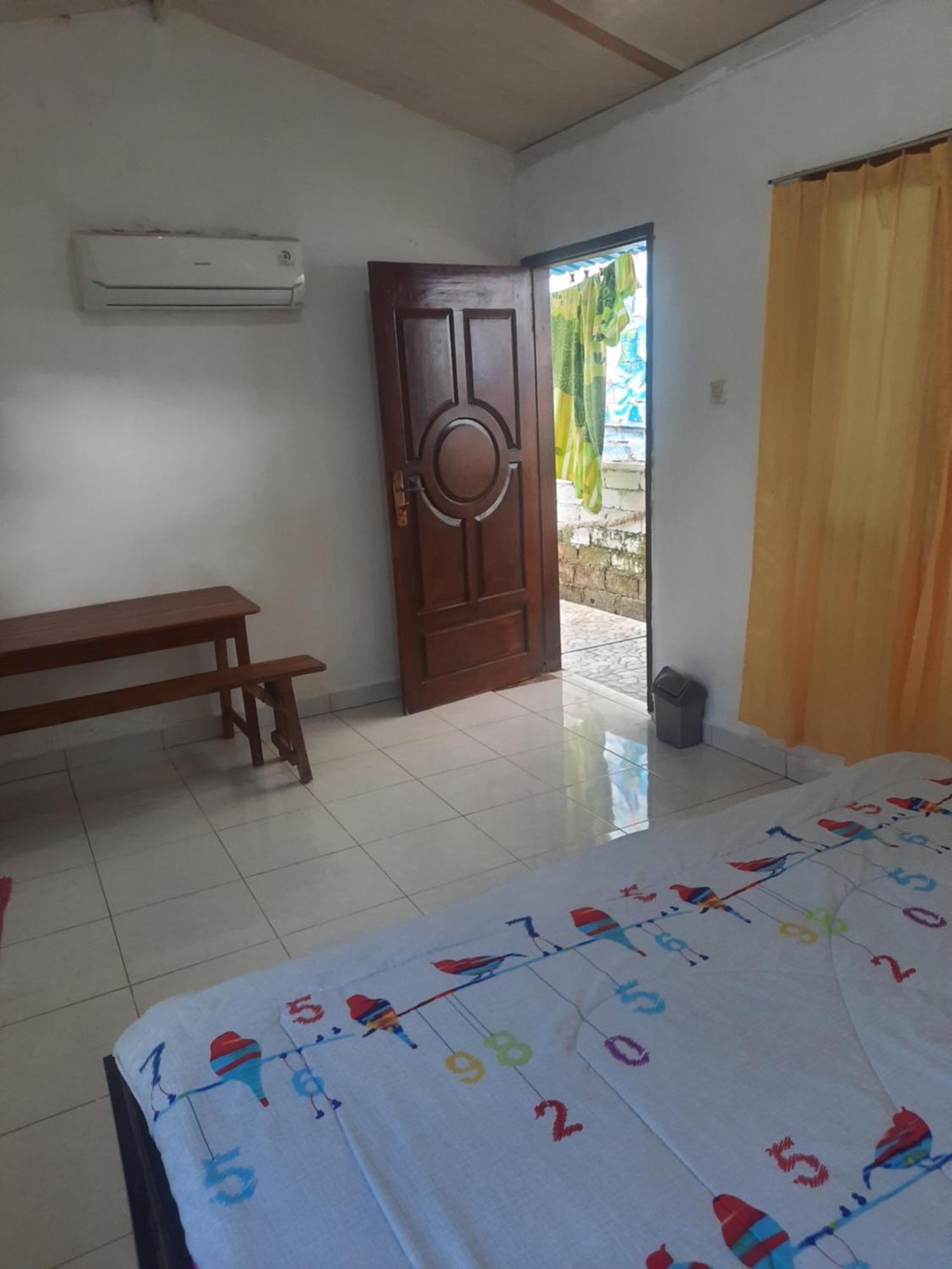 Red Beach Homestay Pasanggaran Habitación foto